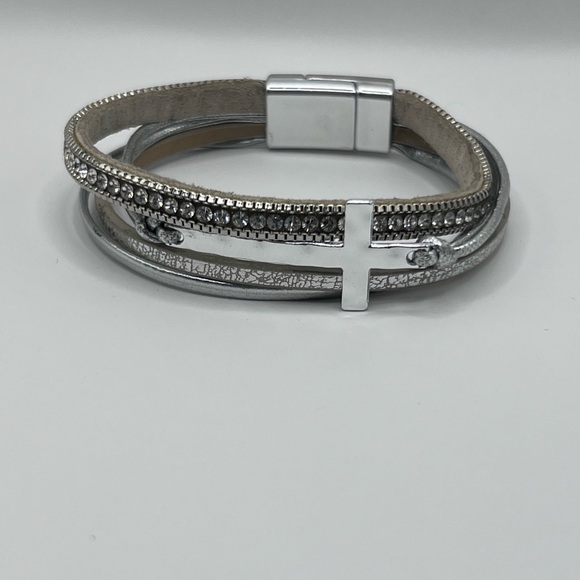 4 Magnetic leather bracelets - Picture 9 of 16